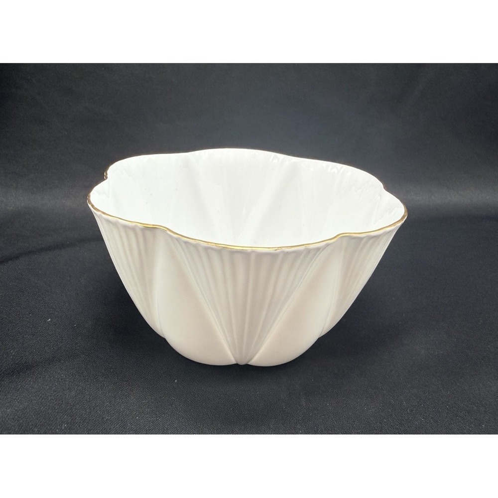 SHELLEY 3 INCH SCALLOPED WHITE BOWL WITH GOLD EDGE